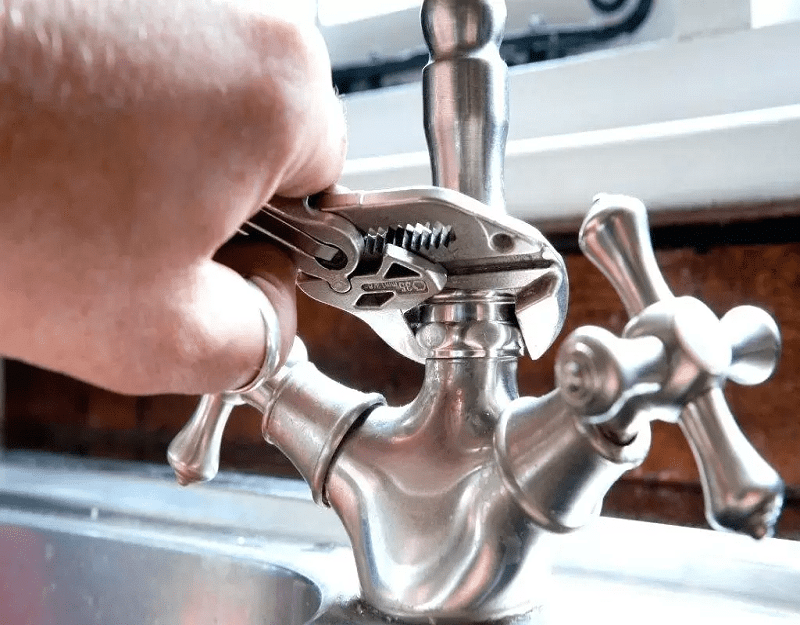 Bellevue-Kitchen-Faucet-Repair