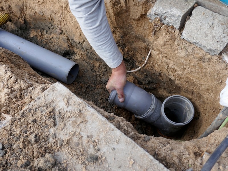 Federal-Way-installing-sewer-pipes